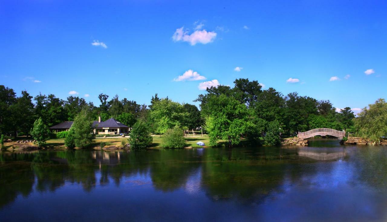 Camping Etang Du Camp Senergues Exteriér fotografie
